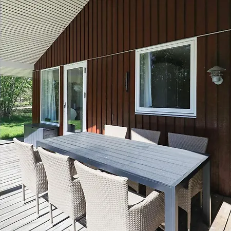 4 Person In Laeso-by Traum